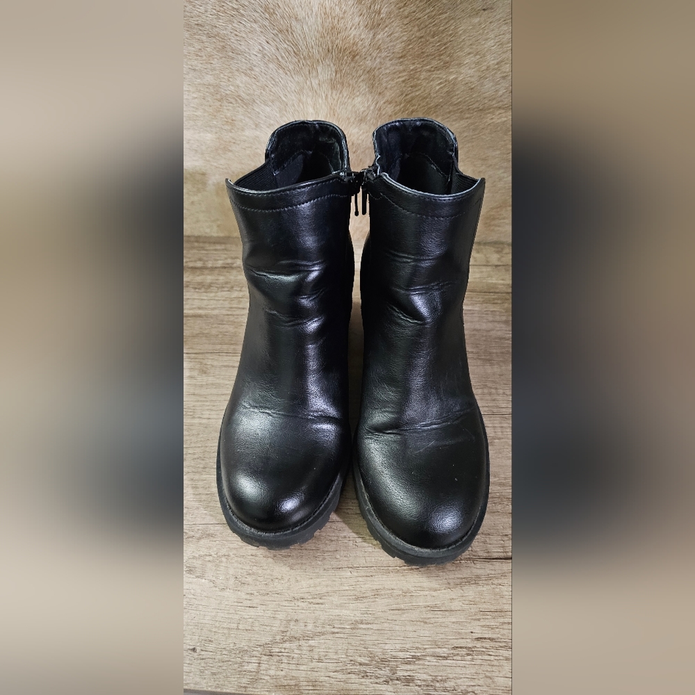 Boots - Picture 3 of 3